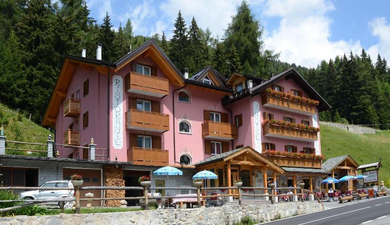 Hotel La Roccia Passo del Tonale Exterior foto